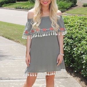 OLIVE GREEN OFF THE SHOULDER DRESS W/ TASSELS 💚